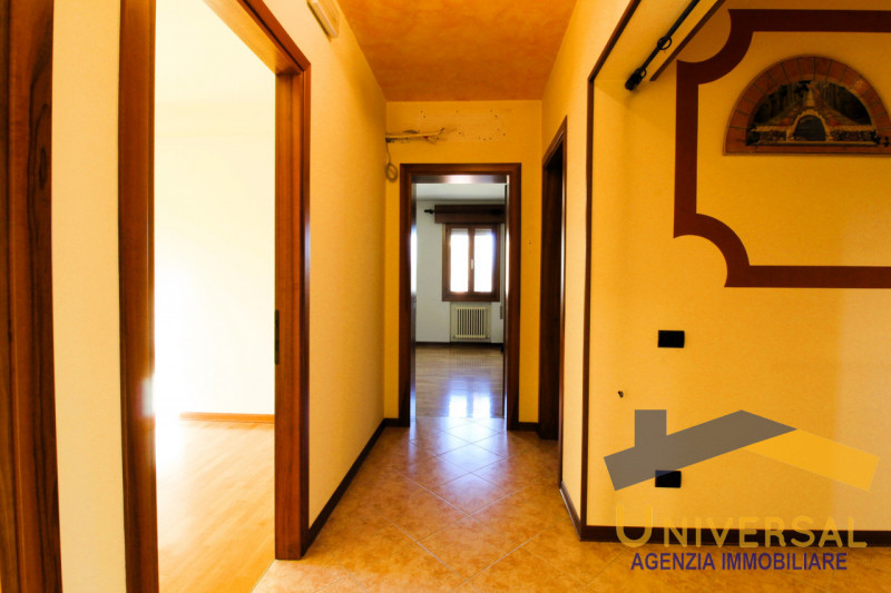 SANTA GIUSTINA IN COLLE - In quartiere residenziale, lontano da traffico e rumori, ma al contempo...