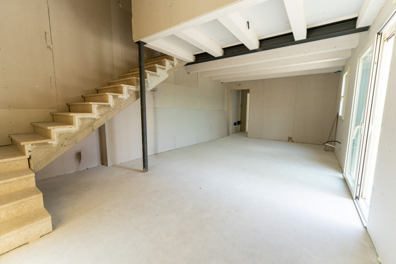 Porzione di bifamiliare di nuova realizzazione situata in zona residenziale molto tranquilla ma c...