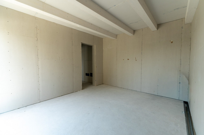 Porzione di bifamiliare di nuova realizzazione situata in zona residenziale molto tranquilla ma c...