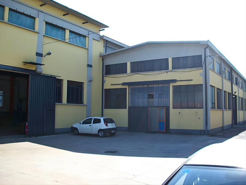 AFFITTASI CAPANNONE/LABORATORIO ( H = 9,40 metri) CON UFFICI IN ZONA INDUSTRIALE  VICENZA OVEST -...