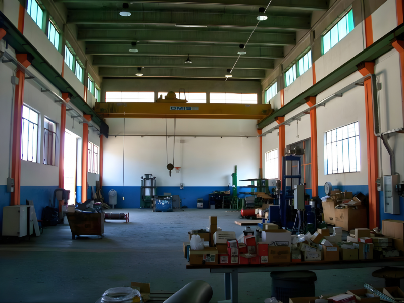 AFFITTASI CAPANNONE/LABORATORIO ( H = 9,40 metri) CON UFFICI IN ZONA INDUSTRIALE  VICENZA OVEST -...