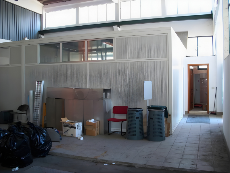 AFFITTASI CAPANNONE/LABORATORIO ( H = 9,40 metri) CON UFFICI IN ZONA INDUSTRIALE  VICENZA OVEST -...