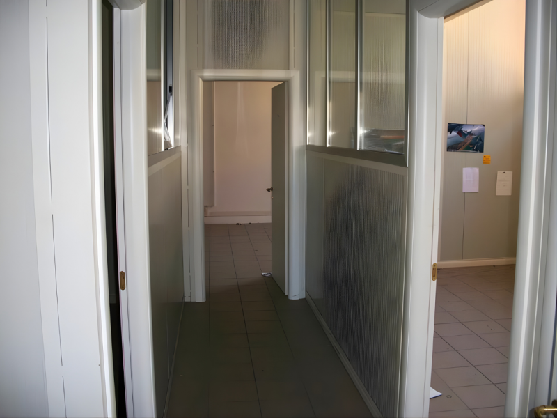 AFFITTASI CAPANNONE/LABORATORIO ( H = 9,40 metri) CON UFFICI IN ZONA INDUSTRIALE  VICENZA OVEST -...