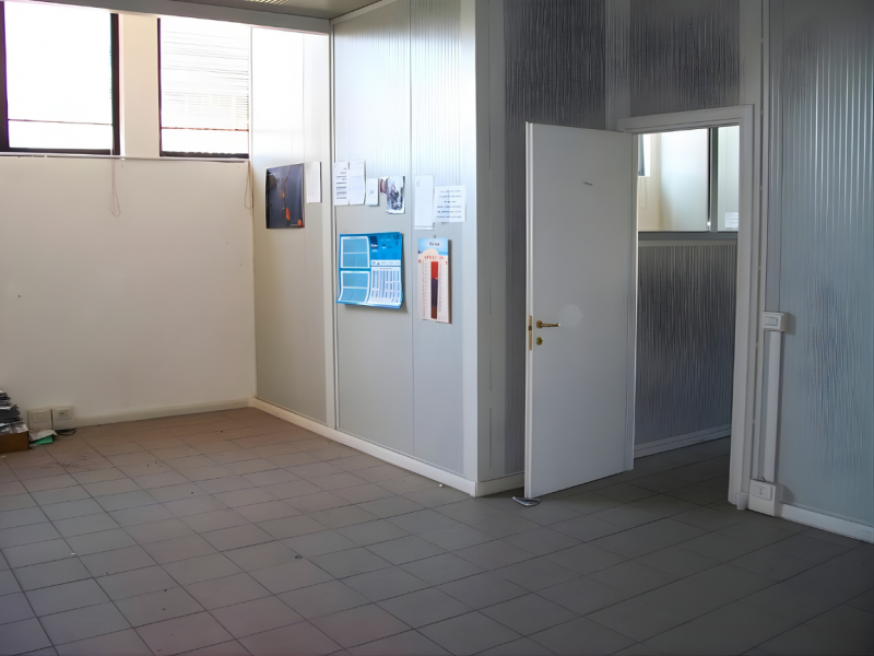 AFFITTASI CAPANNONE/LABORATORIO ( H = 9,40 metri) CON UFFICI IN ZONA INDUSTRIALE  VICENZA OVEST -...