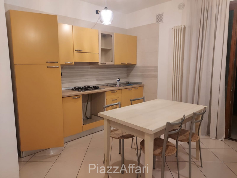 Proponiamo in locazione, all’interno di un residence esclusivo, miniappartamento al piano terra d...