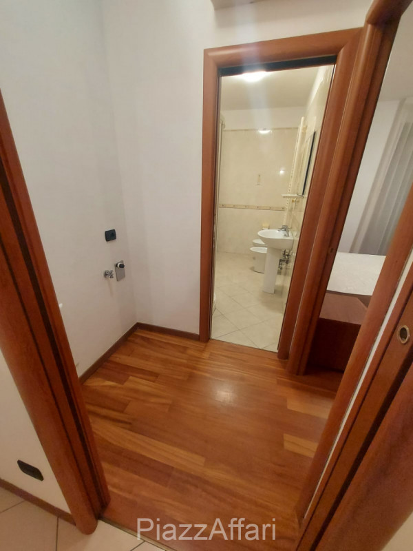 Proponiamo in locazione, all’interno di un residence esclusivo, miniappartamento al piano terra d...