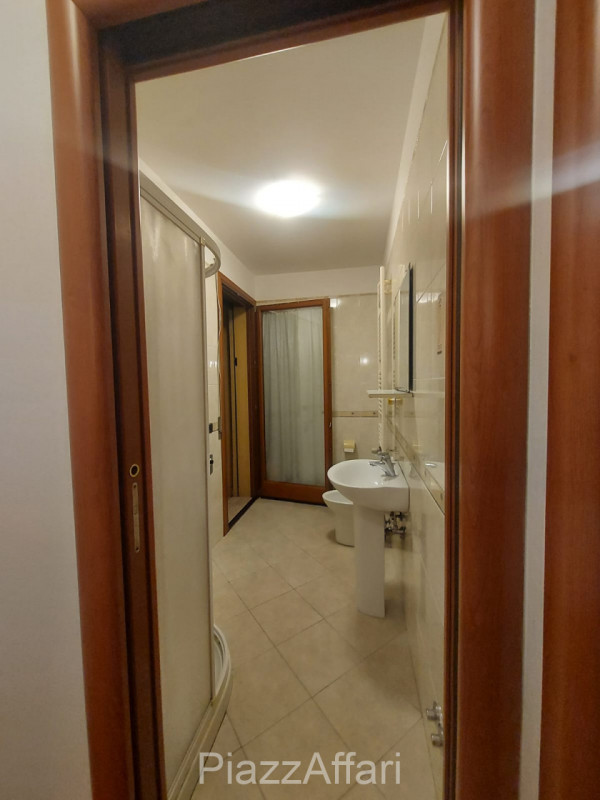 Proponiamo in locazione, all’interno di un residence esclusivo, miniappartamento al piano terra d...