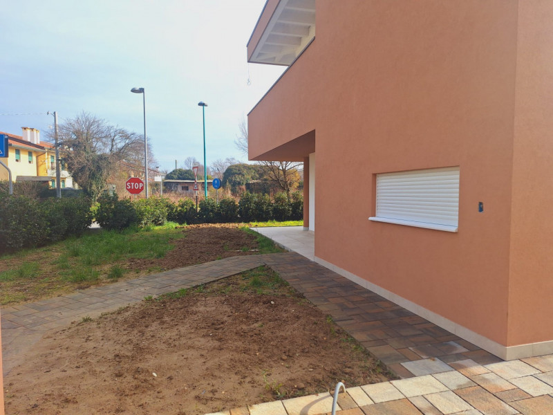 L'agenzia Iris è lieta di presentare una magnifica opportunità di acquisto: una nuova bifamiliare...