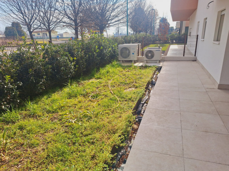 L'agenzia Iris è lieta di presentare una magnifica opportunità di acquisto: una nuova bifamiliare...