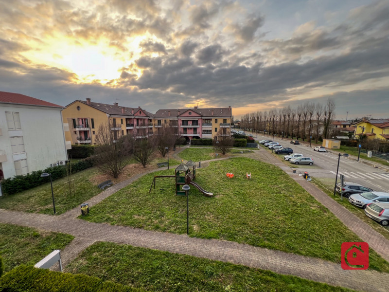 Proponiamo in vendita arioso appartamento di recentissima costruzione (Fine 2018) al secondo e ul...