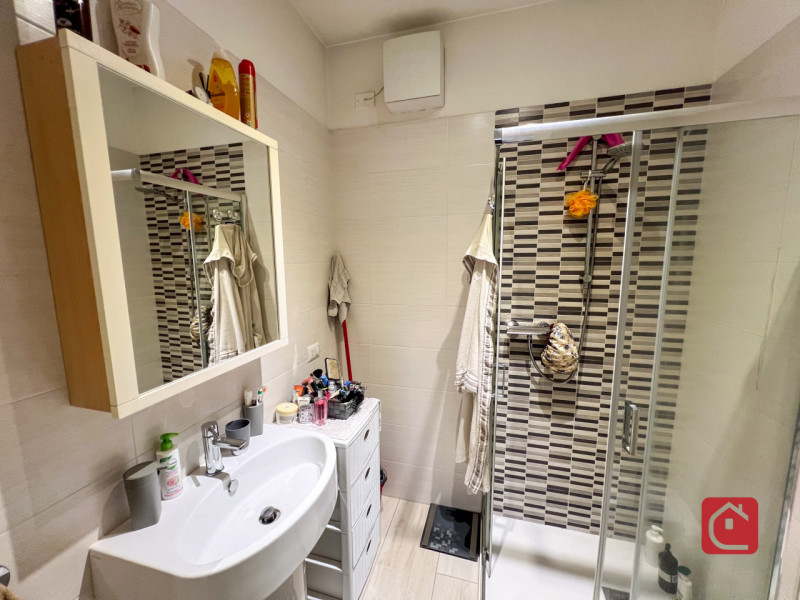 Proponiamo in vendita arioso appartamento di recentissima costruzione (Fine 2018) al secondo e ul...