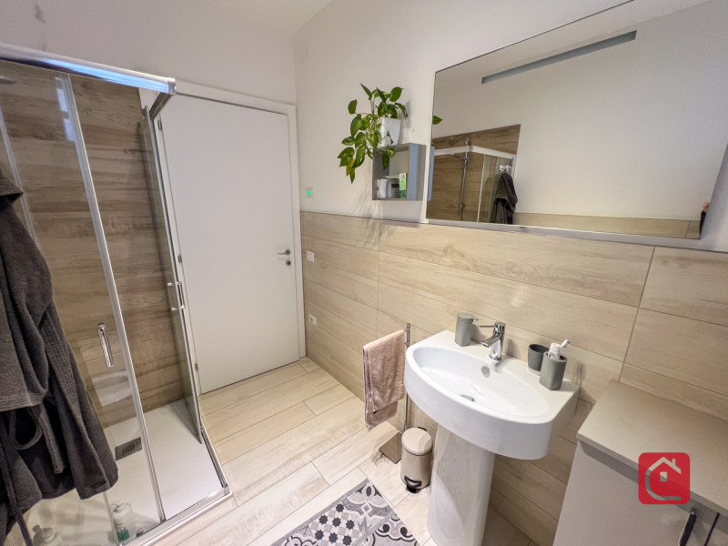 Proponiamo in vendita arioso appartamento di recentissima costruzione (Fine 2018) al secondo e ul...