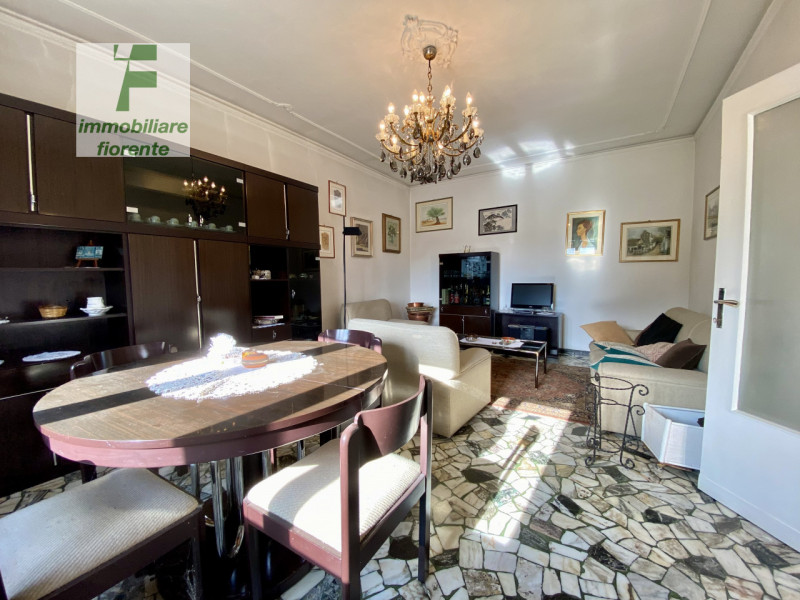 LIBERA SUBITO...IN ZONA TRANQUILLA MA ALLO STESSO TEMPO COMODA AL CENTRO CITTA'...AMPIA 1/2 BIFAM...