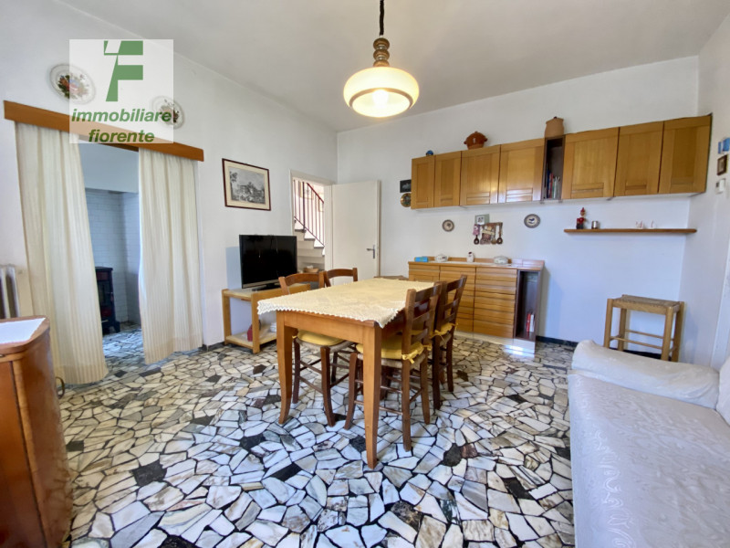 LIBERA SUBITO...IN ZONA TRANQUILLA MA ALLO STESSO TEMPO COMODA AL CENTRO CITTA'...AMPIA 1/2 BIFAM...