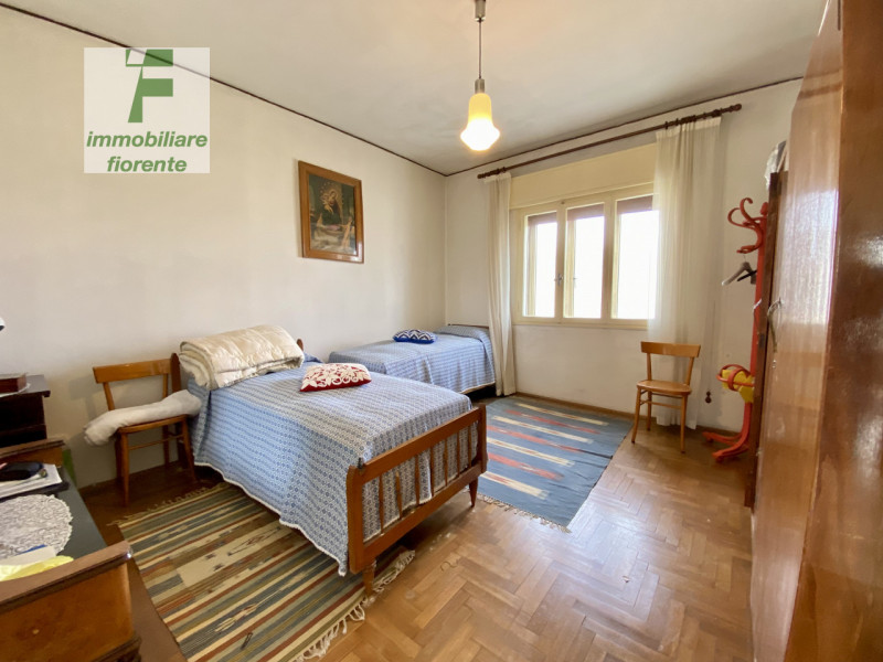 LIBERA SUBITO...IN ZONA TRANQUILLA MA ALLO STESSO TEMPO COMODA AL CENTRO CITTA'...AMPIA 1/2 BIFAM...