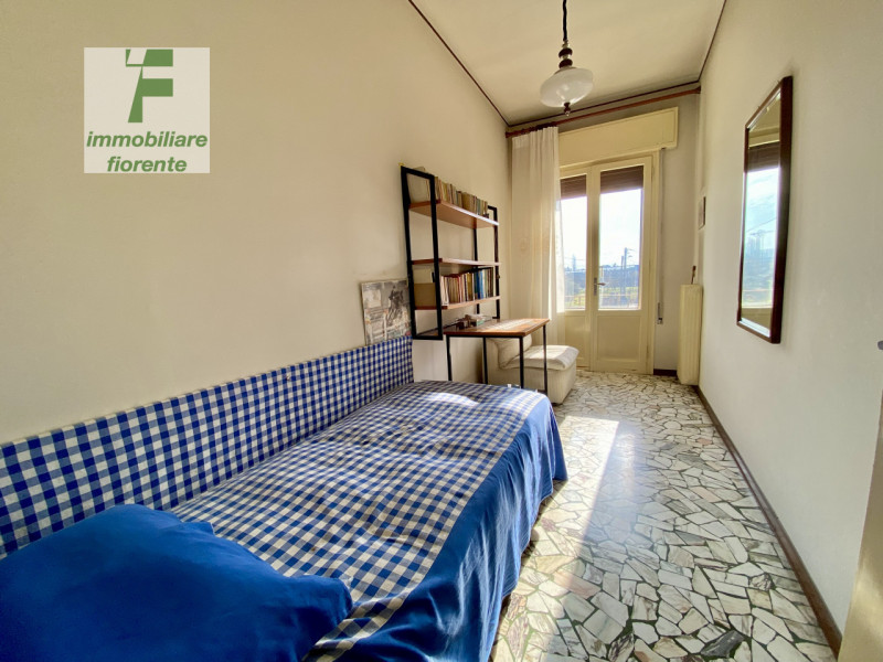 LIBERA SUBITO...IN ZONA TRANQUILLA MA ALLO STESSO TEMPO COMODA AL CENTRO CITTA'...AMPIA 1/2 BIFAM...