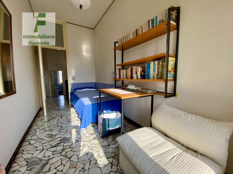 LIBERA SUBITO...IN ZONA TRANQUILLA MA ALLO STESSO TEMPO COMODA AL CENTRO CITTA'...AMPIA 1/2 BIFAM...