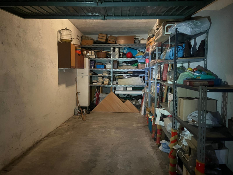 Proponiamo in vendita, in zona Villaggio del Sole, garage funzionale situato all’interno di un co...