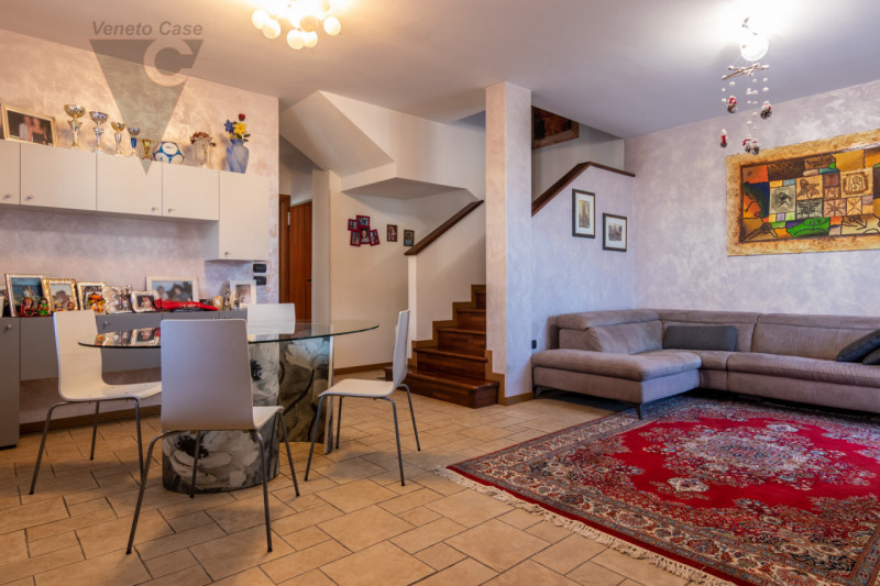 Proponiamo tra Ponte San Nicolò e Voltabarozzo, su strada tranquilla e poco trafficata, una recen...