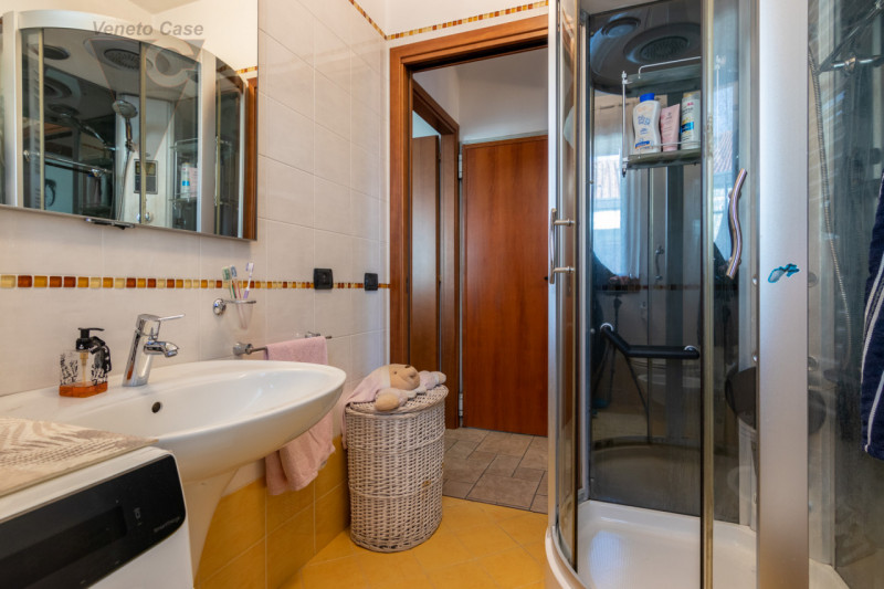 Proponiamo tra Ponte San Nicolò e Voltabarozzo, su strada tranquilla e poco trafficata, una recen...