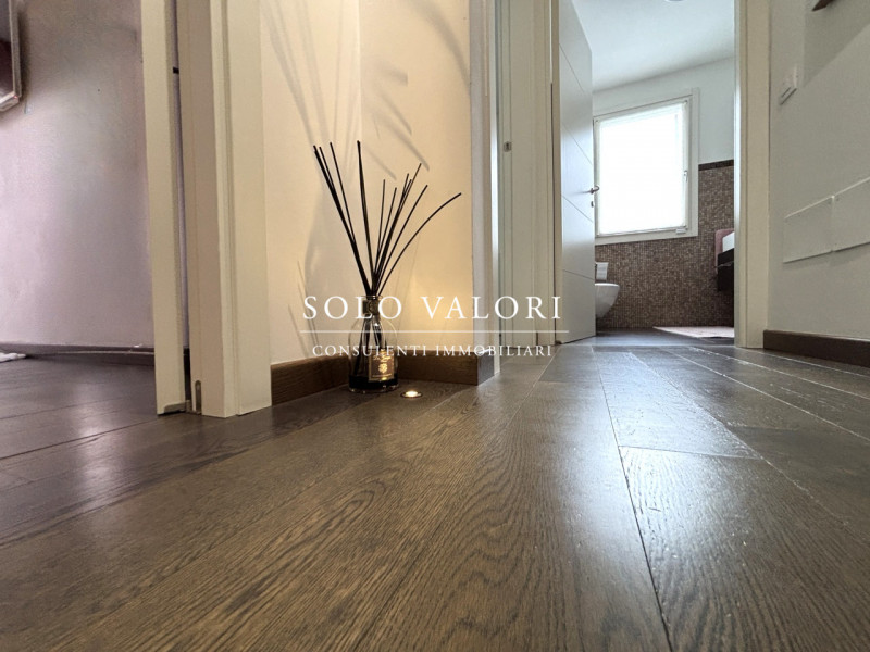 Rif. A911 (388 9763854 Denisa - 392 6956333 Nada)

In un contesto residenziale tranquillo e curat...