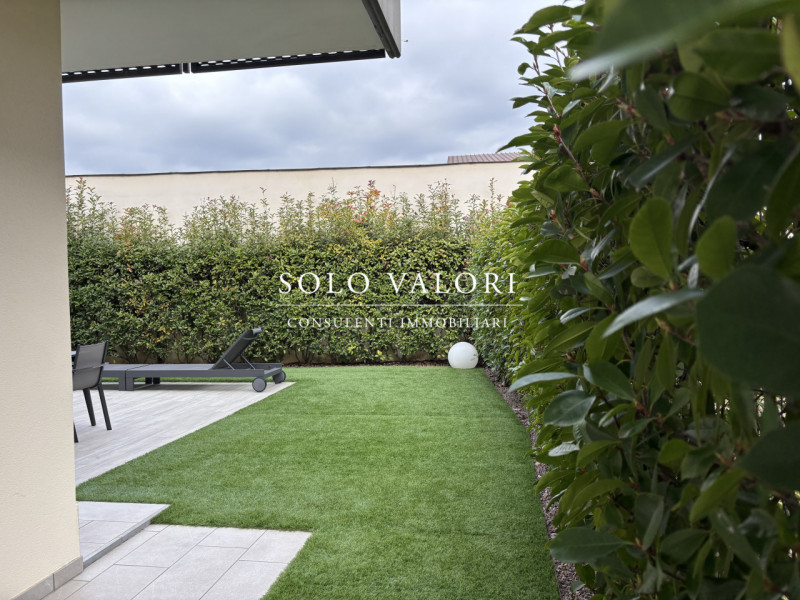 Rif. A911 (392 6956333 Nada)

In un contesto residenziale tranquillo e curato, comodo al centro c...