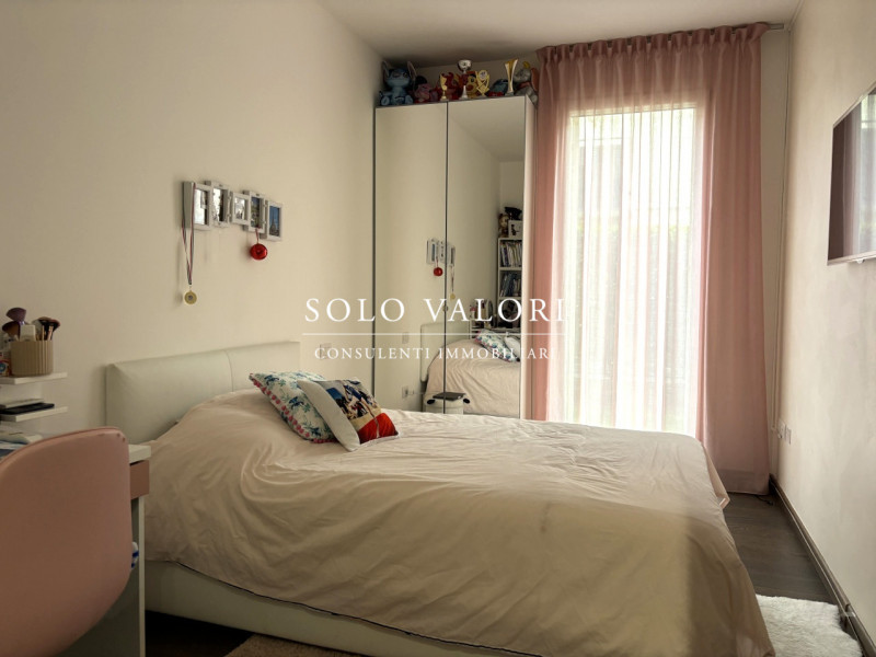 Rif. A911 (392 6956333 Nada)

In un contesto residenziale tranquillo e curato, comodo al centro c...