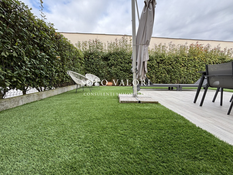 Rif. A911 (388 9763854 Denisa - 392 6956333 Nada)

In un contesto residenziale tranquillo e curat...