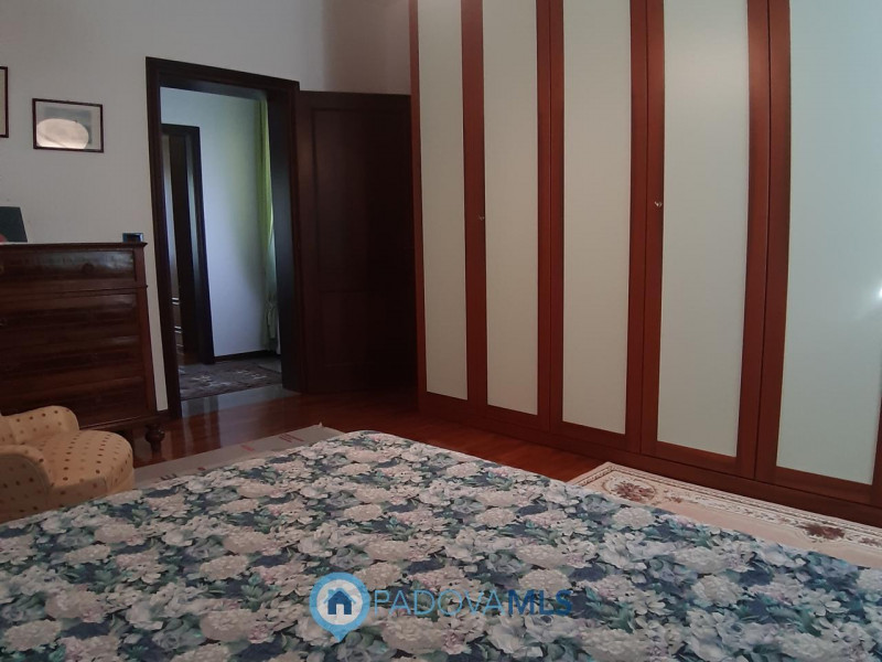 Immobile in esclusiva al Gruppo Padova MLS
Nel suggestivo Comune di Baone proponiamo in vendita u...