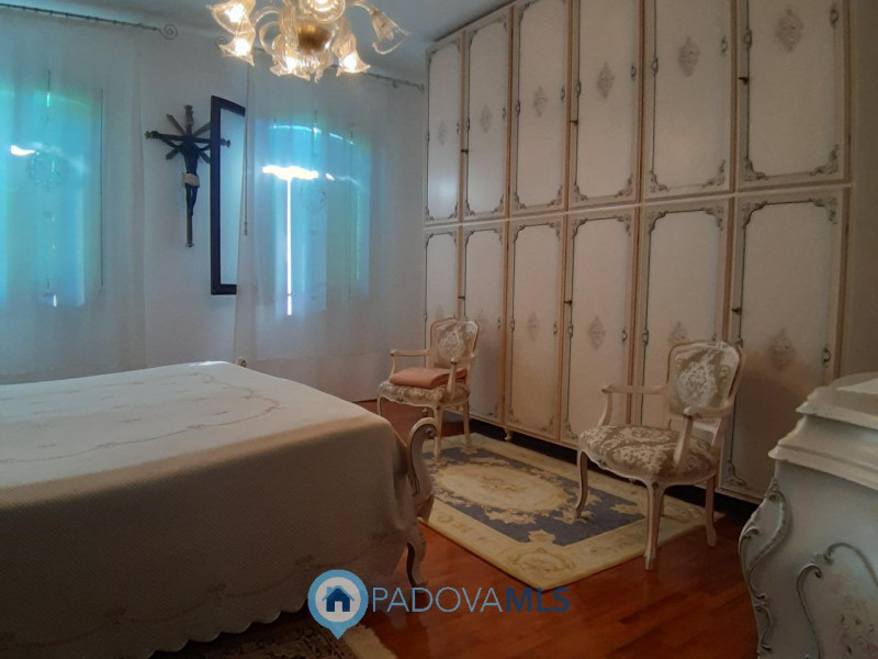 Immobile in esclusiva al Gruppo Padova MLS
Nel suggestivo Comune di Baone proponiamo in vendita u...