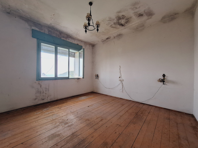 In vendita a Montaner, nel comune di Sarmede, proponiamo un'ampia casa singola di circa 200 mq. c...