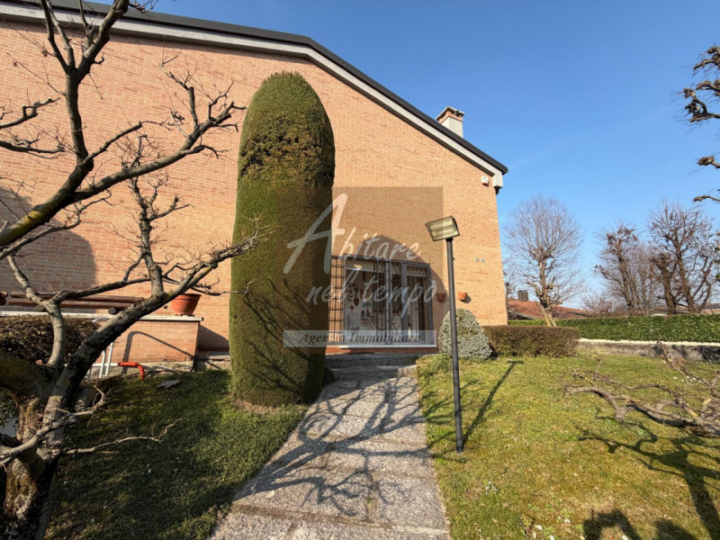 CITTADELLA (PD)

Proponiamo in esclusiva una splendida bifamiliare ideale per la famiglia, dispos...