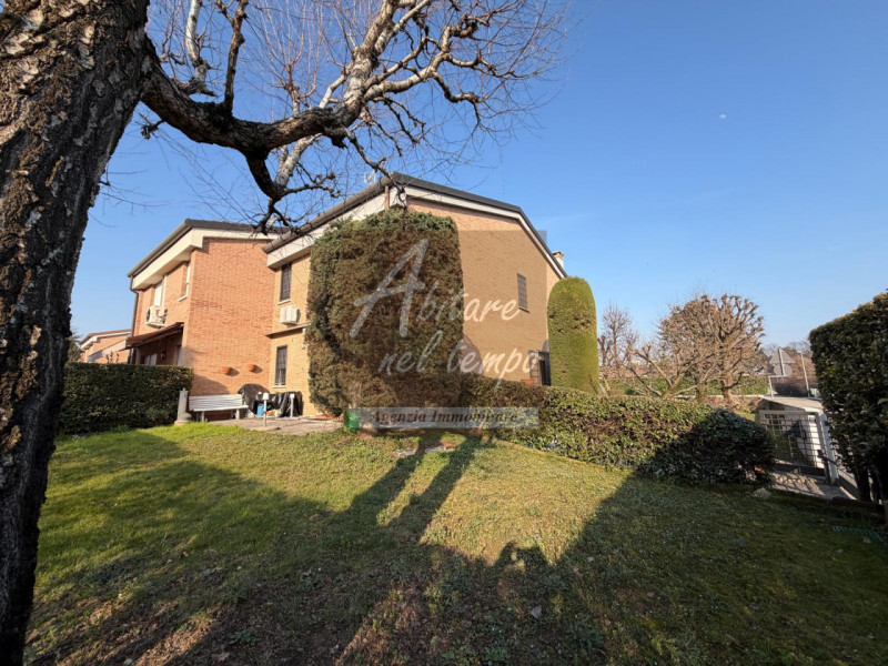 CITTADELLA (PD)

Proponiamo in esclusiva una splendida bifamiliare ideale per la famiglia, dispos...