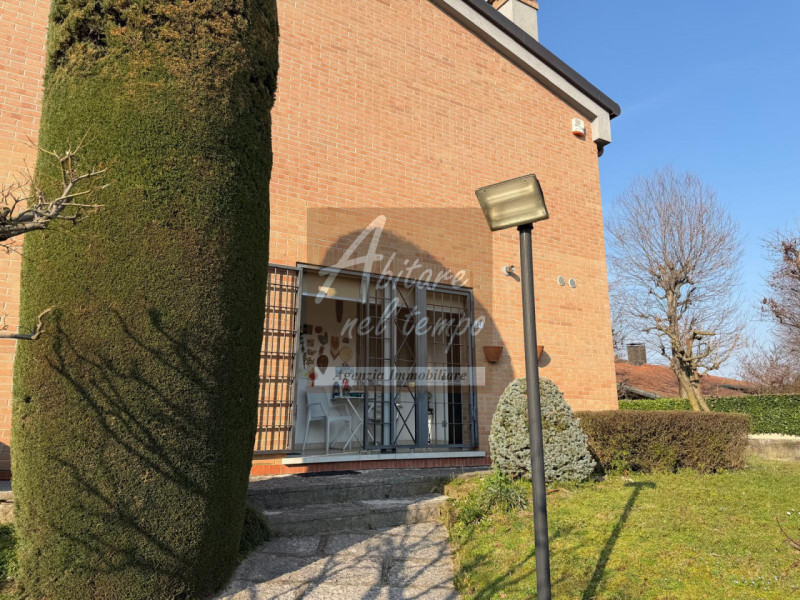 CITTADELLA (PD)

Proponiamo in esclusiva una splendida bifamiliare ideale per la famiglia, dispos...