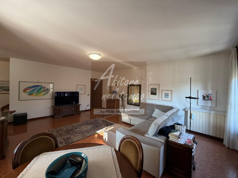 CITTADELLA (PD)

Proponiamo in esclusiva una splendida bifamiliare ideale per la famiglia, dispos...