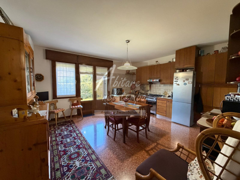 CITTADELLA (PD)

Proponiamo in esclusiva una splendida bifamiliare ideale per la famiglia, dispos...