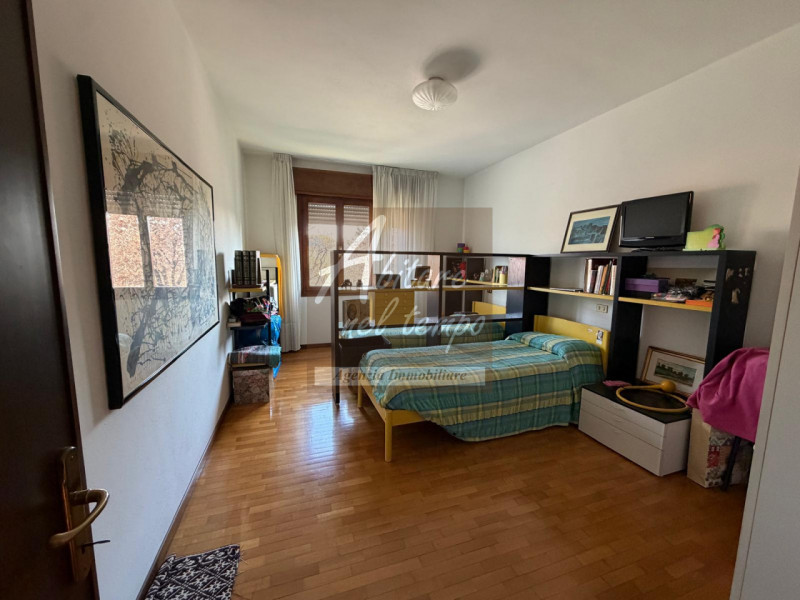 CITTADELLA (PD)

Proponiamo in esclusiva una splendida bifamiliare ideale per la famiglia, dispos...