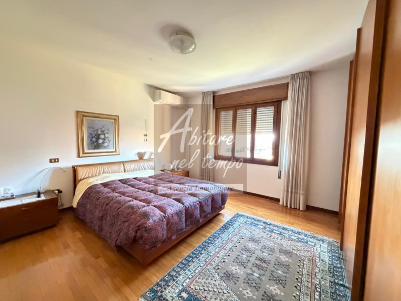 CITTADELLA (PD)

Proponiamo in esclusiva una splendida bifamiliare ideale per la famiglia, dispos...