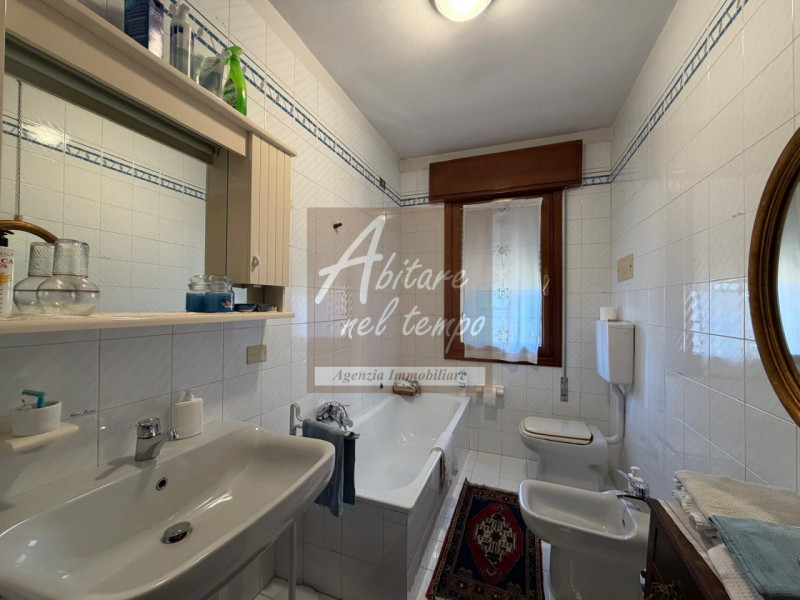 CITTADELLA (PD)

Proponiamo in esclusiva una splendida bifamiliare ideale per la famiglia, dispos...