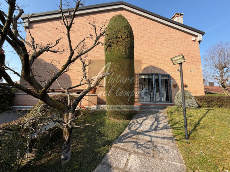 CITTADELLA (PD)

Proponiamo in esclusiva una splendida bifamiliare ideale per la famiglia, dispos...