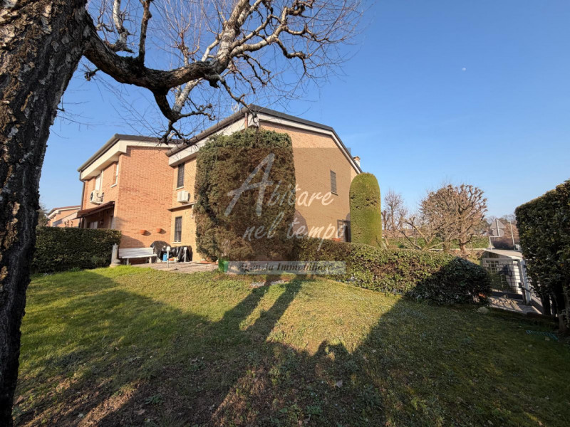 CITTADELLA (PD)

Proponiamo in esclusiva una splendida bifamiliare ideale per la famiglia, dispos...