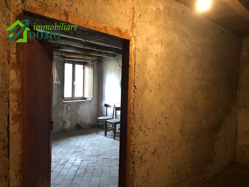 Monte di magrè: Abitazione centrale con garage €35.000
info 0445 824740

In posizione strategica ...