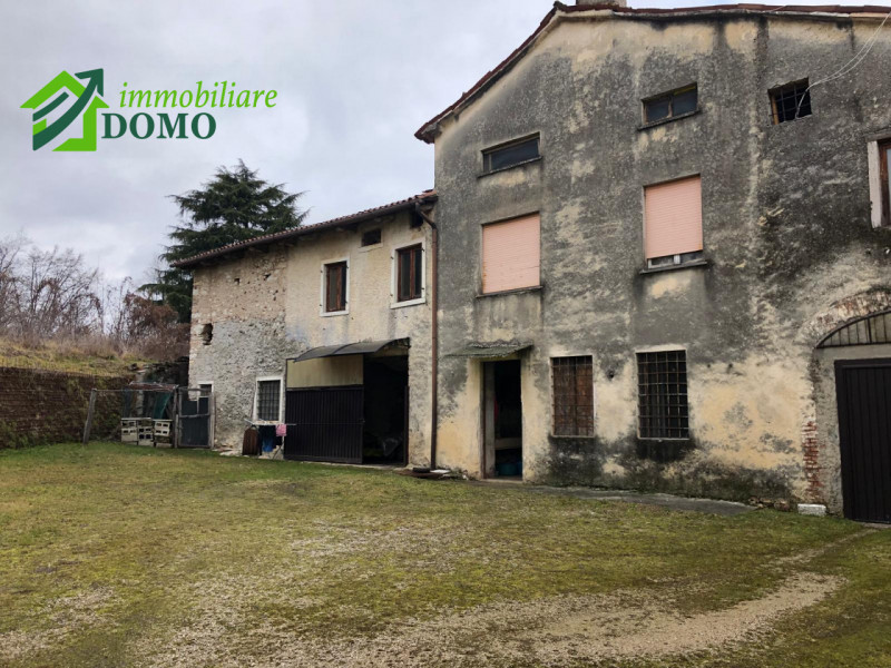 Monte di magrè: Abitazione centrale con garage €35.000
info 0445 824740

In posizione strategica ...