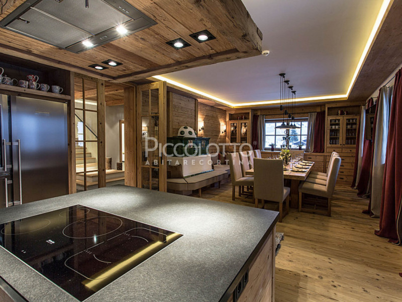 Rif. A5450 - Cortina d’Ampezzo, Regina delle Dolomiti, destinazione d’eccellenza per chi ama stil...