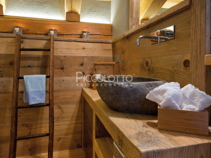 Rif. A5450 - Cortina d’Ampezzo, Regina delle Dolomiti, destinazione d’eccellenza per chi ama stil...