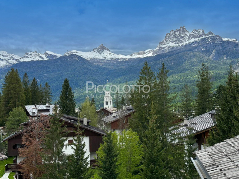 Rif. A5450 - Cortina d’Ampezzo, Regina delle Dolomiti, destinazione d’eccellenza per chi ama stil...