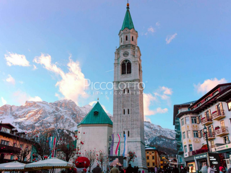 Rif. A5450 - Cortina d’Ampezzo, Regina delle Dolomiti, destinazione d’eccellenza per chi ama stil...