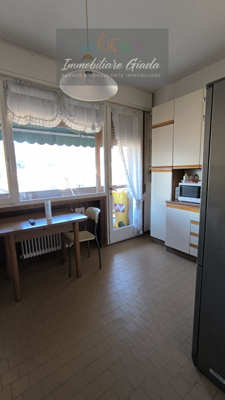 In zona centralissima di Vittorio Veneto, propongo in vendita un appartamento luminosissimo situa...