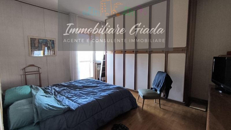 In zona centralissima di Vittorio Veneto, propongo in vendita un appartamento luminosissimo situa...