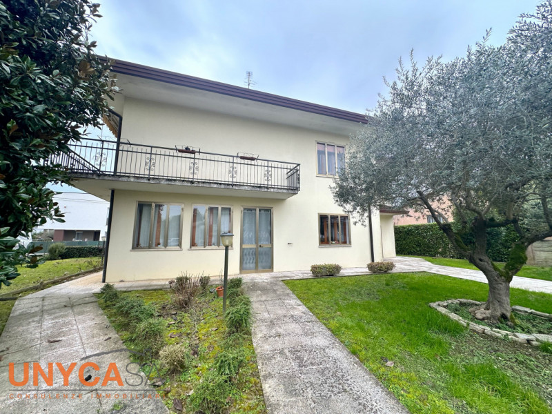 Il perfetto equilibrio tra comfort e stile? Ideale per famiglie o chi cerca uno spazio tranquillo...